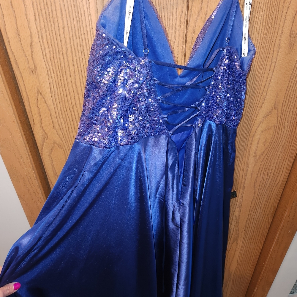 PROM DRESS - Picture 7 of 9